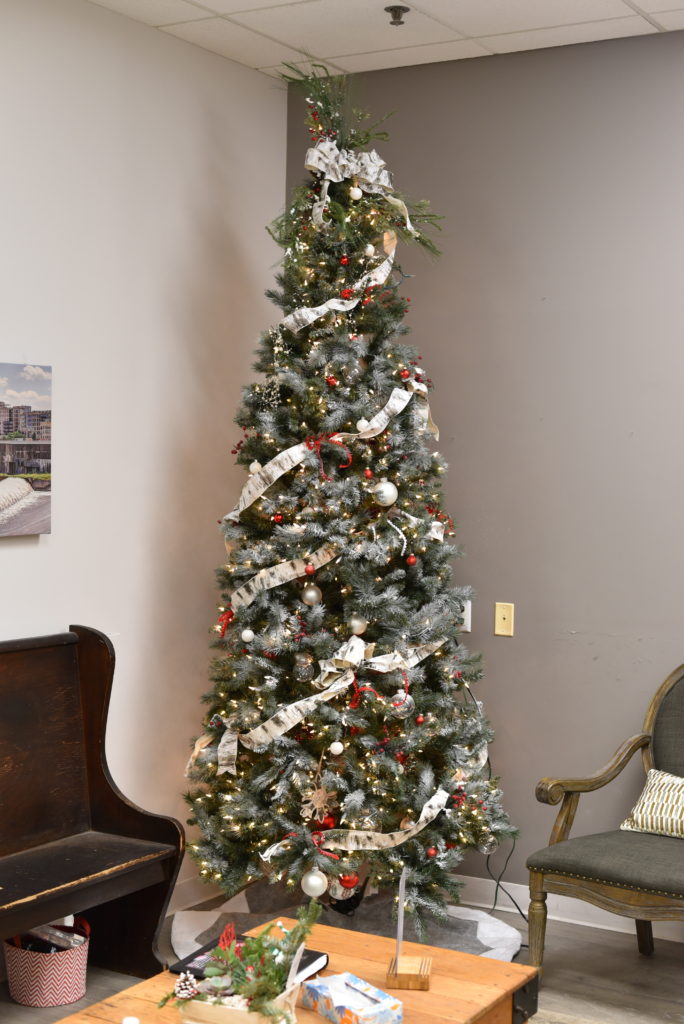 Salon Oriana Christmas Tree
